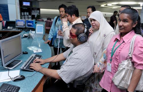 KL08_29032012_ORANG_BUTA