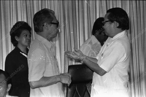 LEE SAN CHOON MEET TRANSPORT OPERATORS AT HIS OFFICE