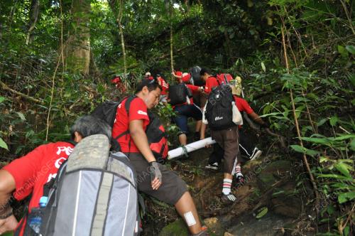 GUNUNG STONG