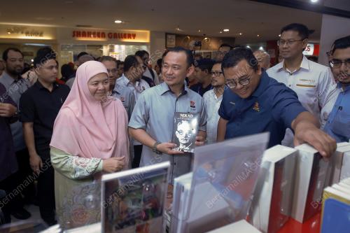 KL08_30032019_MASZLEE_BN201903294902