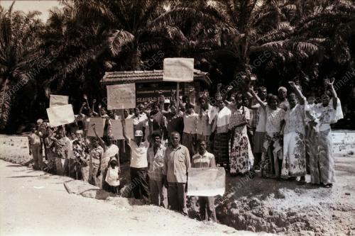PEKERJA LADANG MENGADAKAN MOGOK
