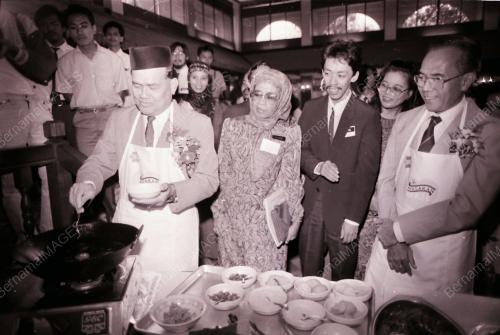 KEMPEN MAKAN DAGING ARNAB