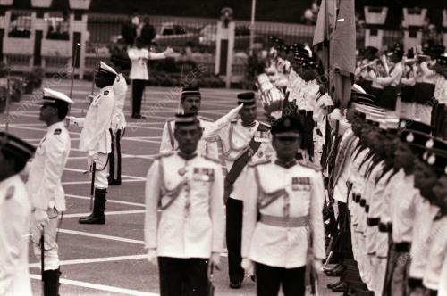 HARI PAHLAWAN