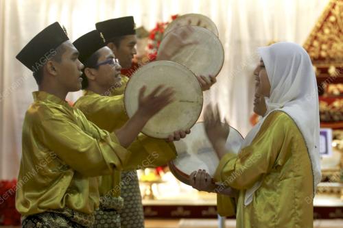 KOMPANG