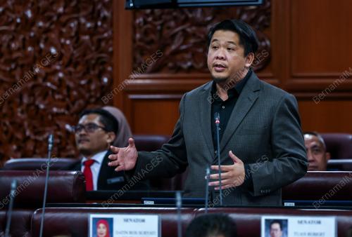 DATUK LUKANISMAN AWANG SAUNI