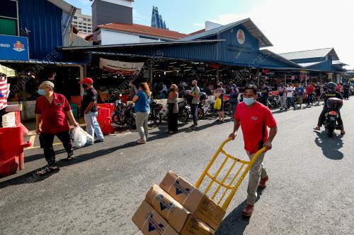 TINJAUAN SOP ORANG RAMAI DI PASAR SEMPENA CUTI UMUM