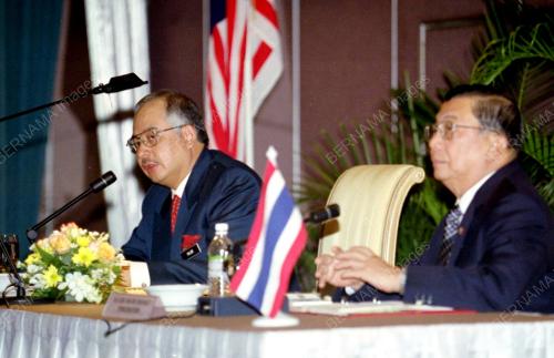 KL09-040_04052001