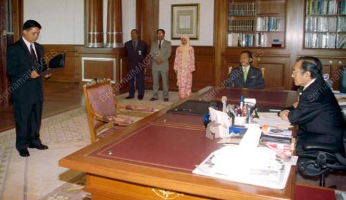 KL09-28_02_2001_S_U_POLITIK_19012016