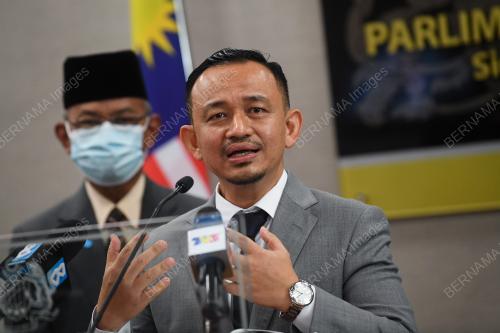 DR MASZLEE MALIK