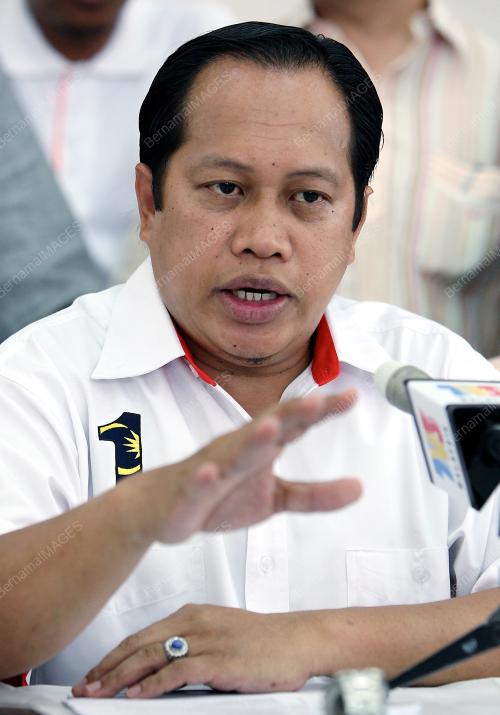 AHMAD MASLAN