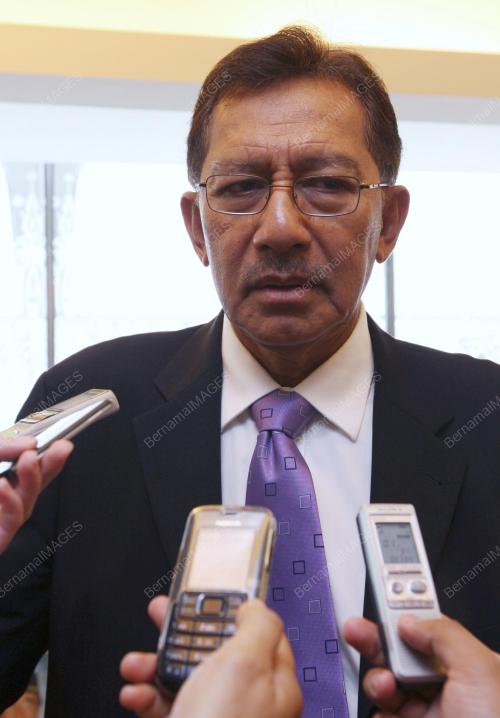AZMI KHALID