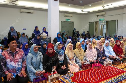 DATUK SERI DR WAN AZIZAH WAN ISMAIL