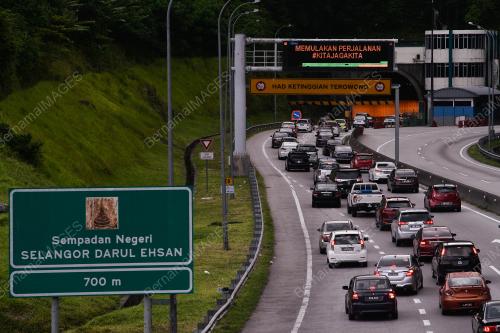 TINJAUAN ALIRAN TRAFIK DI LEBUHRAYA PANTAI TIMUR (LPT)