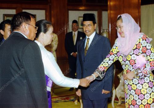 KL09_03022016_AGONG_PM_LAOS