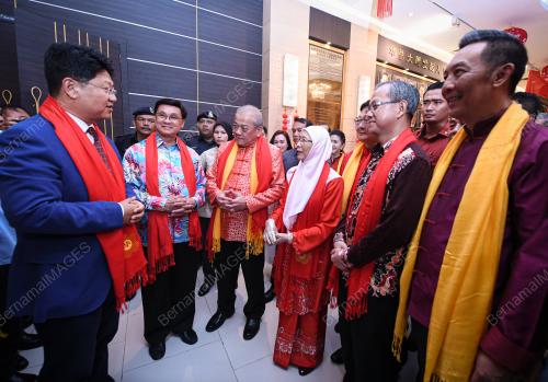 DATUK SERI DR WAN AZIZAH WAN ISMAIL