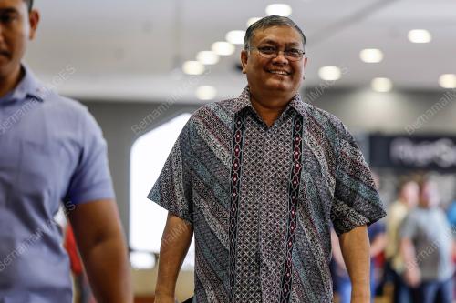 DATUK DR SHAMSUL ANUAR NASARAH