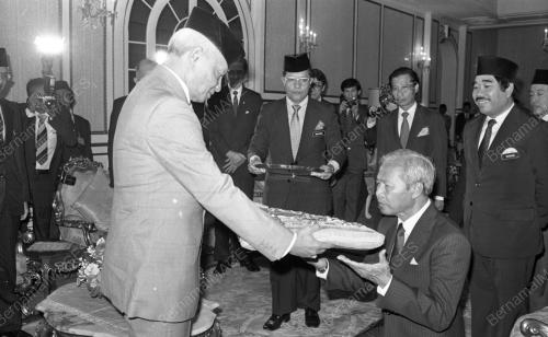 KL09_03032015_PREM_TINSULANONDA