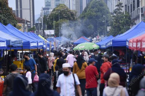 BAZAR DIBANJIRI ORANG RAMAI