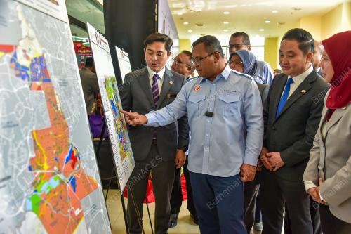 DATUK SERI AMIRUDIN SHARI