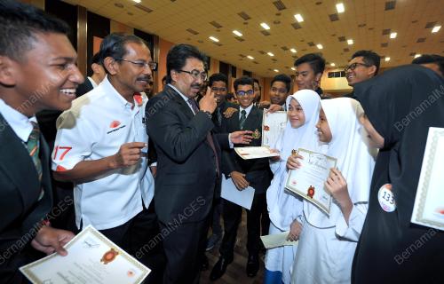 KL09_04022009_JOHARI