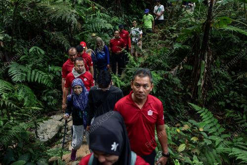 PROGRAM HIKING BERSAMA KOMUNITI