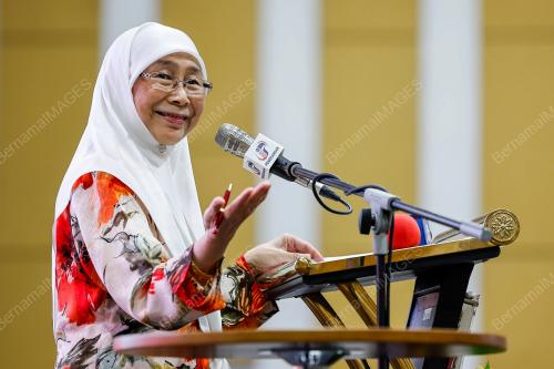 DATUK SERI DR WAN AZIZAH WAN ISMAIL