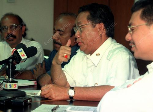 EMPAT NGO TUNTUT HARGA PATUT]