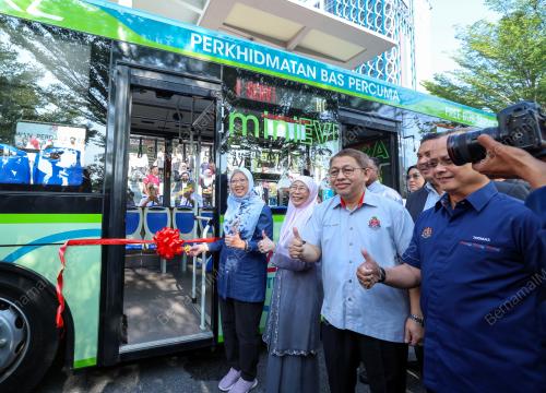 DATUK SERI DR WAN AZIZAH WAN ISMAIL