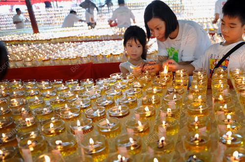 KL09_05052012_WESAK
