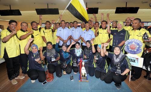 KL09_05072013_BOWLING_POLIS