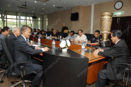MESYUARAT PIALA FA 2010