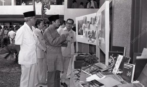 DR. MAHATHIR MOHAMAD