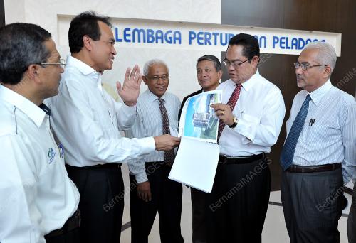 DATUK SERI NOH OMAR