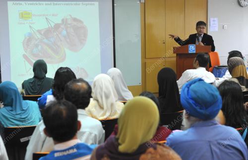 DR ANNUAR RAPAEE