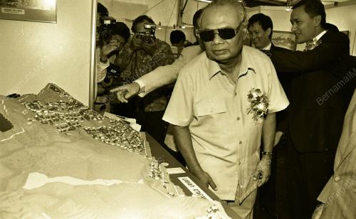 KL09_070490_PECAH_TANAH