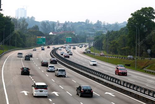TINJAUAN PLAZA TOL SUNGAI BESI