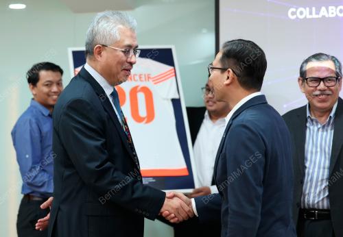 TAN SRI AZMAN MOKHTAR