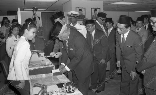 KL09_08012015_AGONG_IMIGRESEN