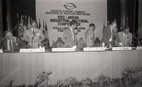 KL09_08012015_PM_BUSINESS_CONFERENCE