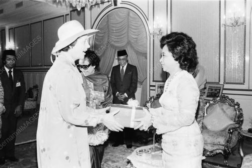 Lord Carrington mengadap Agong