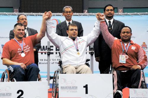 KL09_08022012_POWERLIFTING4