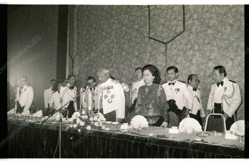 YANG DI-PERTUAN AGONG MENGHADIRI MAKAN MALAM