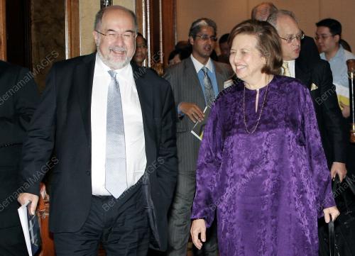 ZETI AKHTAR AZIZ