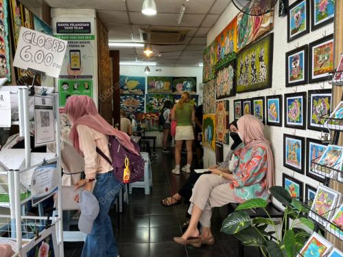 SENI BATIK DI TENGAH IBU KOTA