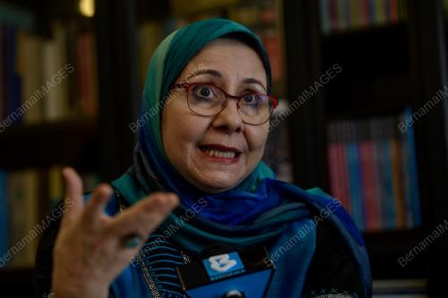 DR MANDANA BARKESHLI