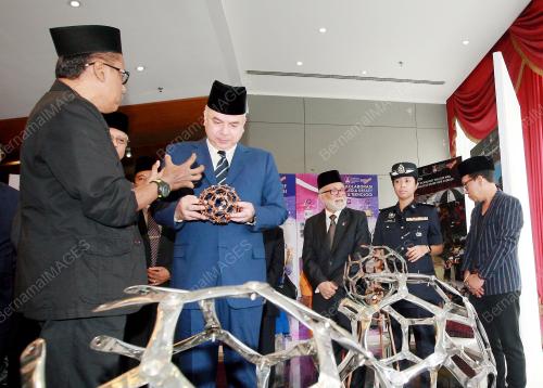 KL09_08112016_SULTAN_NAZRIN