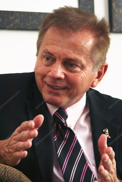 HAROLD J RAVECHE