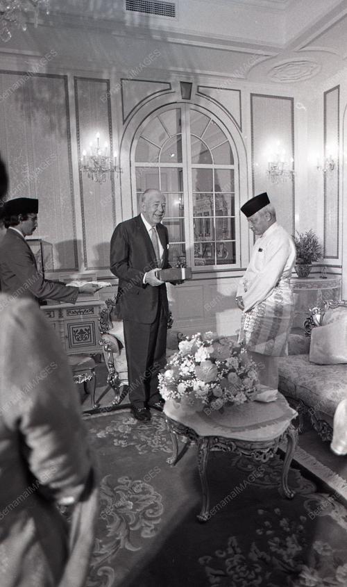 KL09_09012015_AGONG_BERTIL