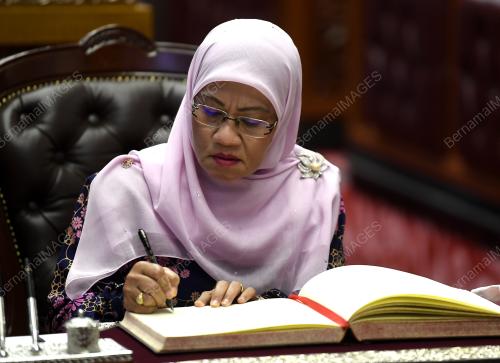 SENATOR DATUK JUHANIS ABD AZIZ