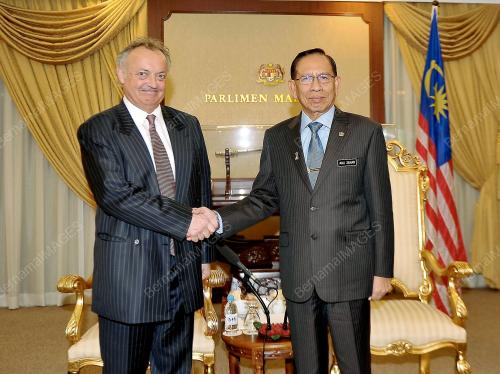 KL09_09102012_PARLIMEN